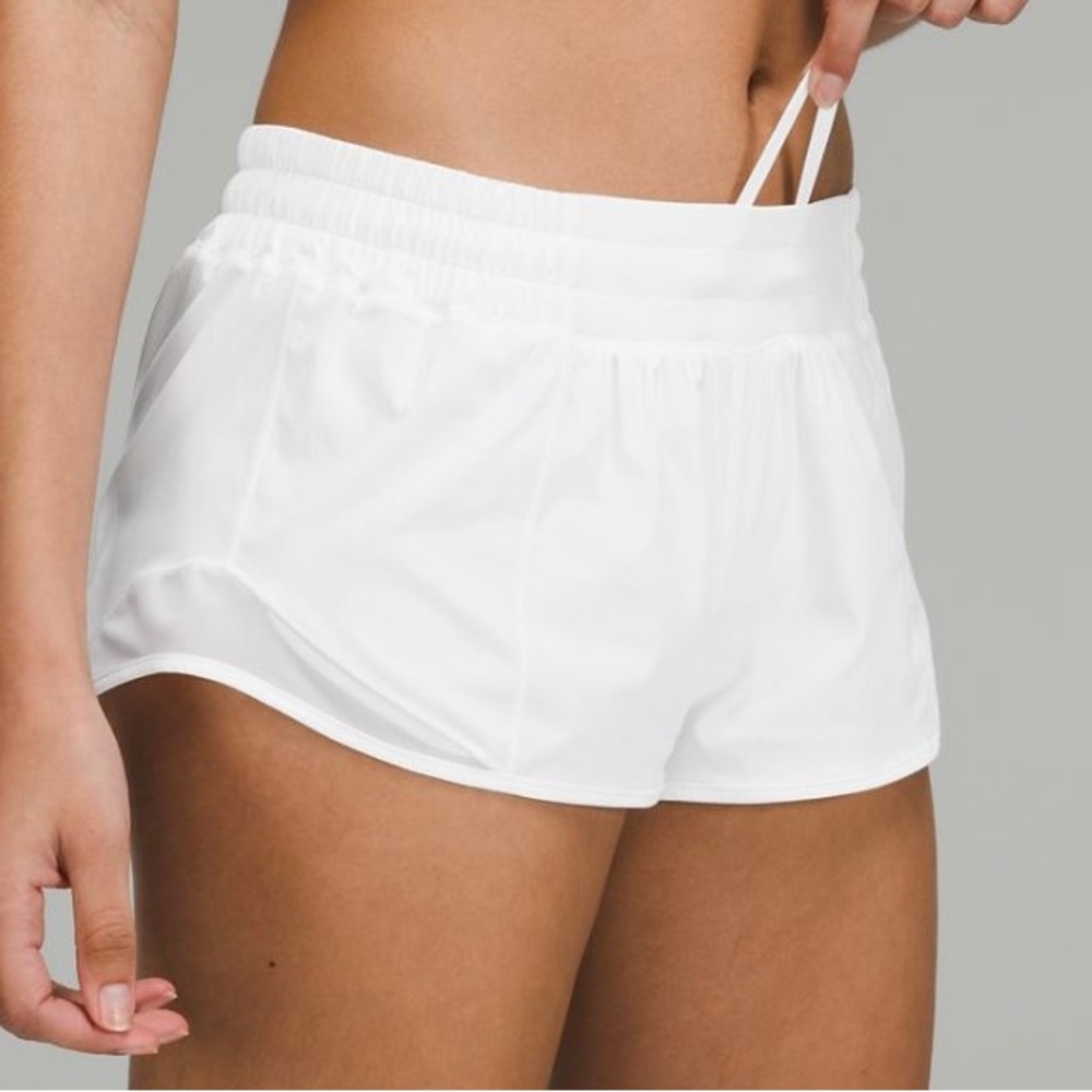 Lululemon | White | Hotty Hot Lined Short | Size 6